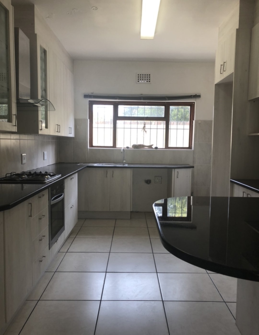 To Let 4 Bedroom Property for Rent in Kenilworth Western Cape
